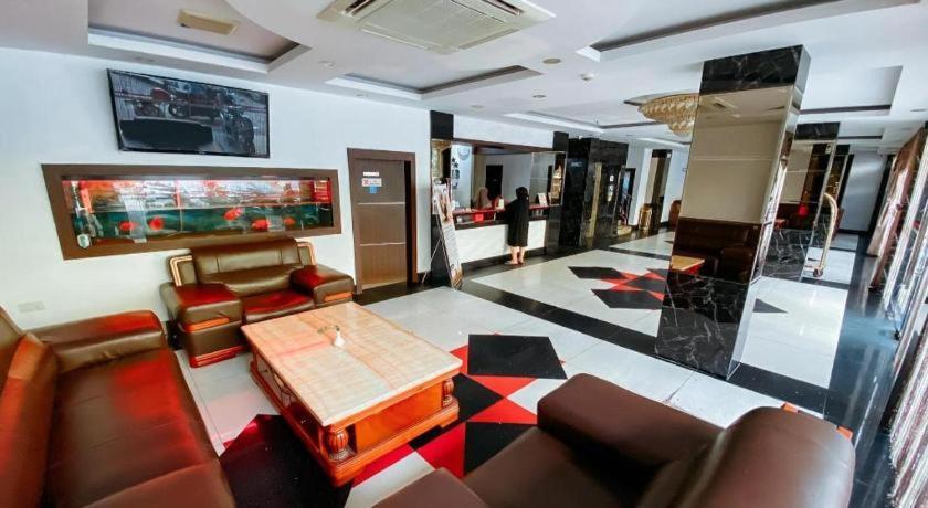 Lucky Star Hotel Nagoya Buitenkant foto
