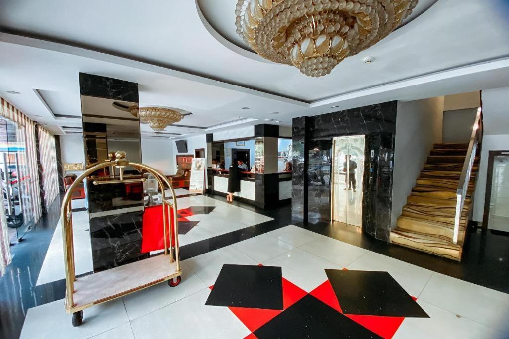Lucky Star Hotel Nagoya Buitenkant foto