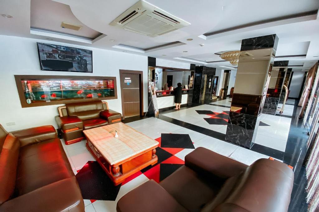 Lucky Star Hotel Nagoya Buitenkant foto